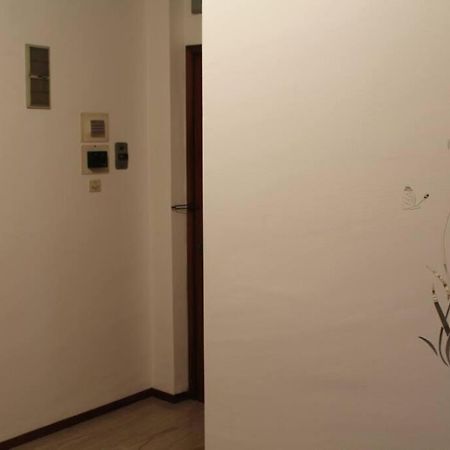 Apartamento Casa Bilocale In Centro Vicino Stazione Voghera Exterior foto