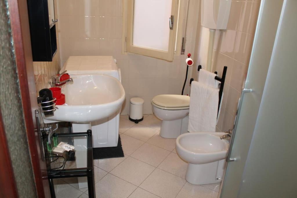Apartamento Casa Bilocale In Centro Vicino Stazione Voghera Exterior foto