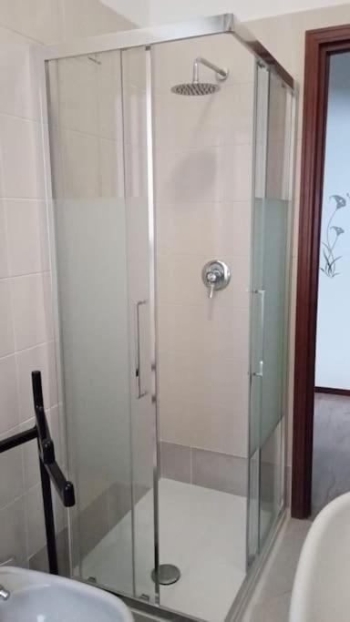 Apartamento Casa Bilocale In Centro Vicino Stazione Voghera Exterior foto