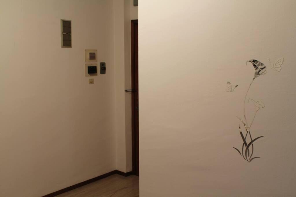 Apartamento Casa Bilocale In Centro Vicino Stazione Voghera Exterior foto