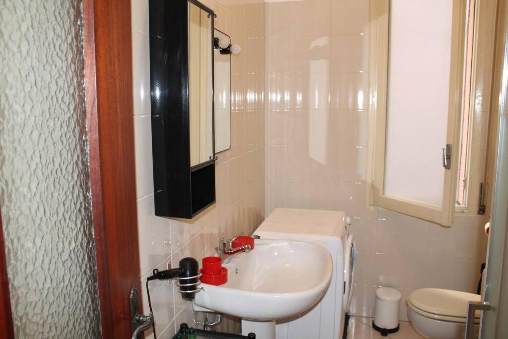 Apartamento Casa Bilocale In Centro Vicino Stazione Voghera Exterior foto